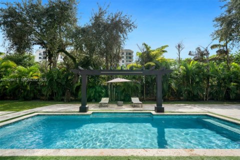 House in Miami, Florida 4 bedrooms, 433.02 sq.m. № 2249084 - photo 26