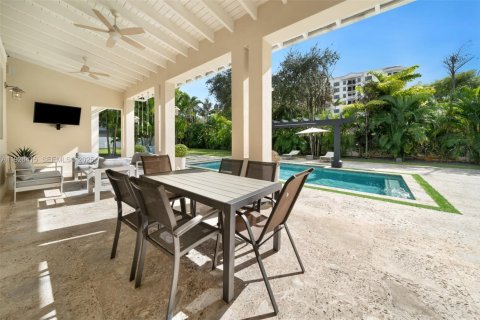 House in Miami, Florida 4 bedrooms, 433.02 sq.m. № 2249084 - photo 24