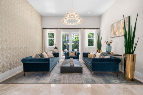 House in Miami, Florida 4 bedrooms, 433.02 sq.m. № 2249084 - photo 3