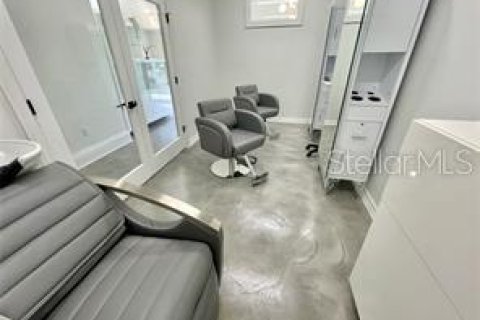 Propiedad comercial en alquiler en Dade City, Florida, 154.22 m2 № 1905044 - foto 2