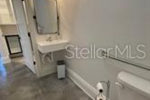 Propiedad comercial en alquiler en Dade City, Florida, 154.22 m2 № 1905044 - foto 9