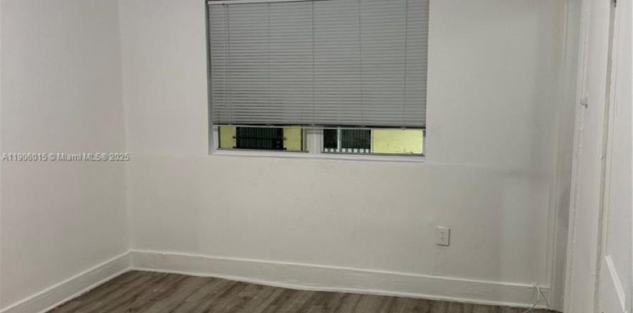 Студия в Майами, Флорида № 1956656