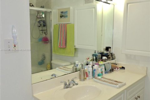 Condo in Miami Beach, Florida, 1 bedroom  № 1859532 - photo 9