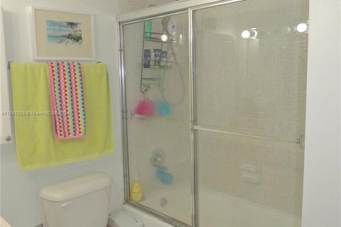 Condo in Miami Beach, Florida, 1 bedroom  № 1859532 - photo 11