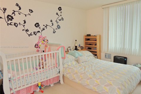 Condo in Miami Beach, Florida, 1 bedroom  № 1859532 - photo 14