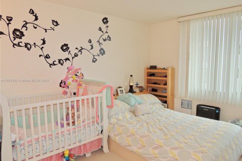 Condo in Miami Beach, Florida, 1 bedroom  № 1859532 - photo 12