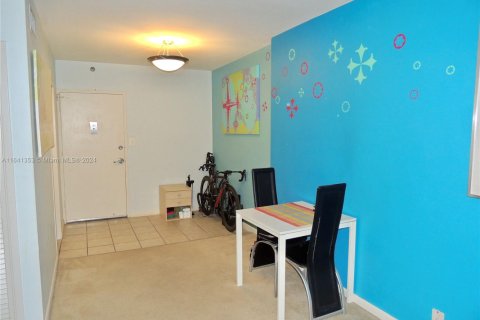 Condo in Miami Beach, Florida, 1 bedroom  № 1859532 - photo 8