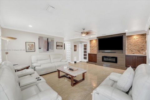 Casa en venta en Doral, Florida, 4 dormitorios, 265.05 m2 № 1933244 - foto 19