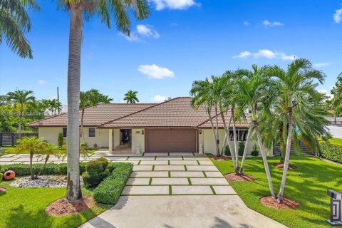 Casa en venta en Doral, Florida, 4 dormitorios, 265.05 m2 № 1933244 - foto 3