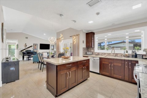 Casa en venta en Doral, Florida, 4 dormitorios, 265.05 m2 № 1933244 - foto 15