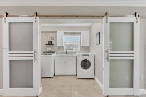 Casa en venta en Doral, Florida, 4 dormitorios, 265.05 m2 № 1933244 - foto 21