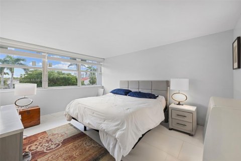 Copropriété à vendre à North Miami Beach, Floride: 2 chambres, 111.48 m2 № 1966241 - photo 9