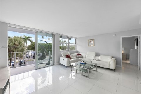 Copropriété à vendre à North Miami Beach, Floride: 2 chambres, 111.48 m2 № 1966241 - photo 6
