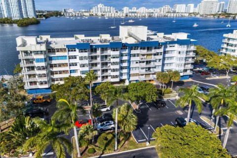 Copropriété à vendre à North Miami Beach, Floride: 2 chambres, 111.48 m2 № 1966241 - photo 15