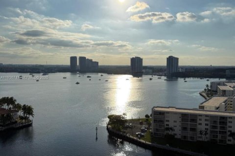 Condominio en venta en Aventura, Florida, 2 dormitorios, 120.77 m2 № 1994646 - foto 1