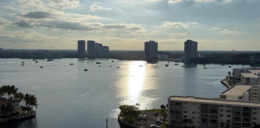 Condominio en Aventura, Florida, 2 dormitorios  № 1994646