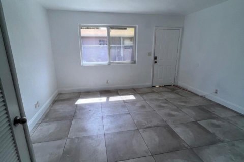 Propiedad comercial en venta en Fort Lauderdale, Florida, 169.45 m2 № 1175141 - foto 1