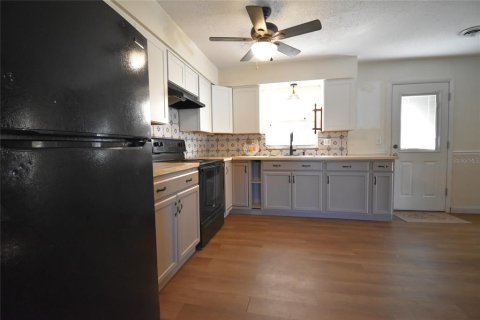 House in Ocala, Florida 3 bedrooms, 100.33 sq.m. № 2108524 - photo 5