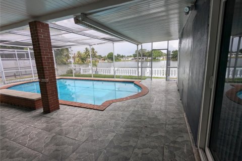Villa ou maison à vendre à Miramar, Floride: 3 chambres, 199.18 m2 № 1932109 - photo 12