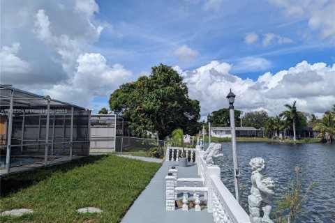 Casa en venta en Miramar, Florida, 3 dormitorios, 199.18 m2 № 1932109 - foto 8