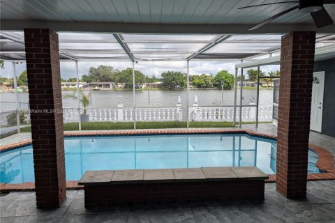Villa ou maison à vendre à Miramar, Floride: 3 chambres, 199.18 m2 № 1932109 - photo 13