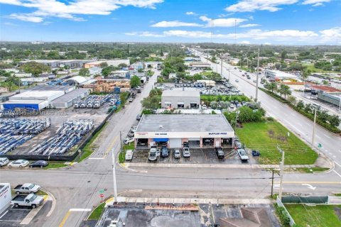 Commercial property in West Park, Florida № 1994477 - photo 16