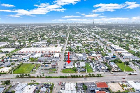 Commercial property in West Park, Florida № 1994477 - photo 17