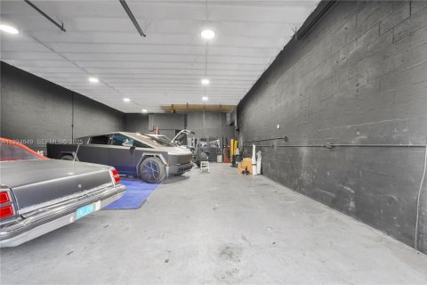 Commercial property in West Park, Florida № 1994477 - photo 10