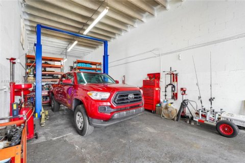 Commercial property in West Park, Florida № 1994477 - photo 7