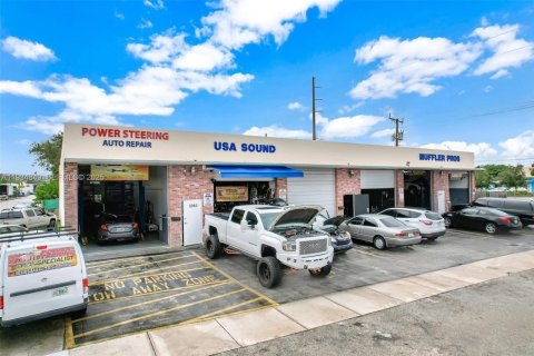 Commercial property in West Park, Florida № 1994477 - photo 4