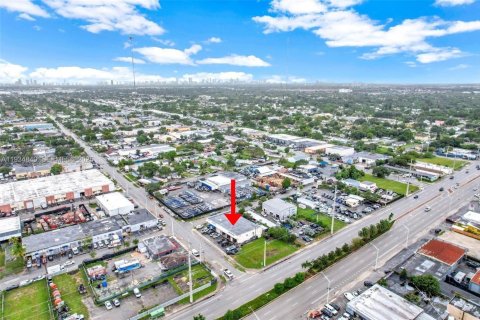 Commercial property in West Park, Florida № 1994477 - photo 15