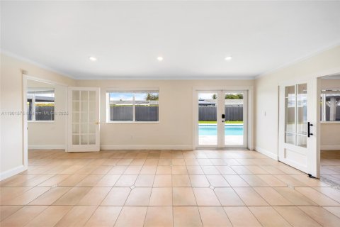 Villa ou maison à vendre à Miami, Floride: 4 chambres, 214.98 m2 № 1975661 - photo 10