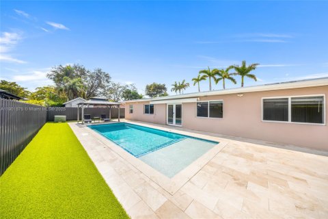 Villa ou maison à vendre à Miami, Floride: 4 chambres, 214.98 m2 № 1975661 - photo 2