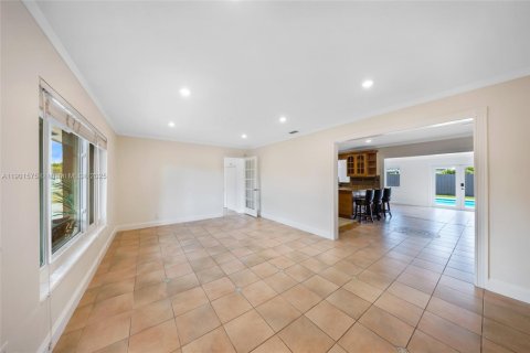 Villa ou maison à vendre à Miami, Floride: 4 chambres, 214.98 m2 № 1975661 - photo 4