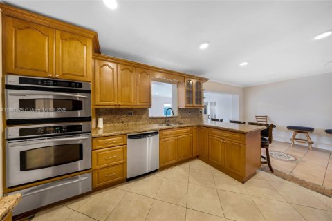 Villa ou maison à vendre à Miami, Floride: 4 chambres, 214.98 m2 № 1975661 - photo 8