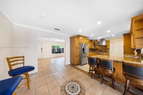 Villa ou maison à vendre à Miami, Floride: 4 chambres, 214.98 m2 № 1975661 - photo 6