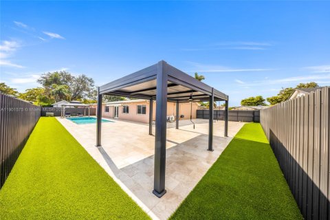 Villa ou maison à vendre à Miami, Floride: 4 chambres, 214.98 m2 № 1975661 - photo 18