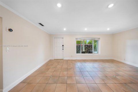Villa ou maison à vendre à Miami, Floride: 4 chambres, 214.98 m2 № 1975661 - photo 5
