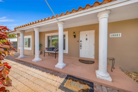 Villa ou maison à vendre à Miami, Floride: 4 chambres, 214.98 m2 № 1975661 - photo 3