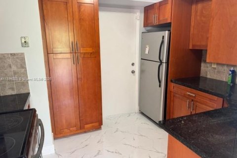 Купить кондоминиум в Лодерхилл, Флорида 2 спальни, 99.59м2, № 1951200 - фото 3