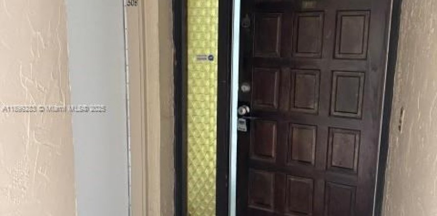 Кондоминиум с 2 спальнями в Лодерхилл, Флорида № 1951200