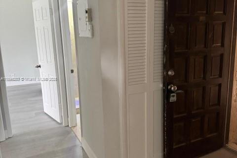 Купить кондоминиум в Лодерхилл, Флорида 2 спальни, 99.59м2, № 1951200 - фото 2