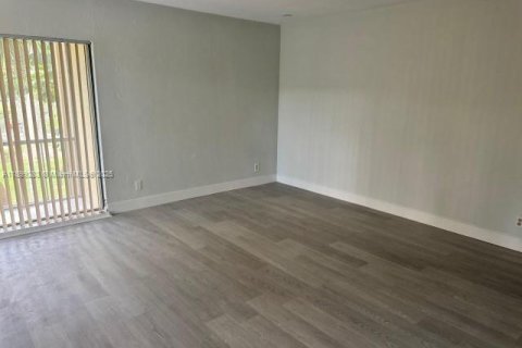 Купить кондоминиум в Лодерхилл, Флорида 2 спальни, 99.59м2, № 1951200 - фото 8