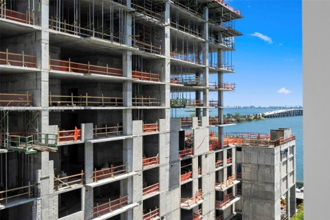 Condo in Miami, Florida, 2 bedrooms  № 2003931 - photo 16