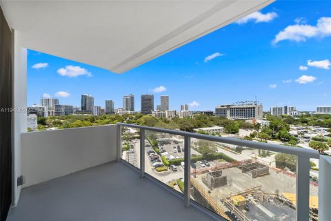 Condo in Miami, Florida, 2 bedrooms  № 2003931 - photo 5
