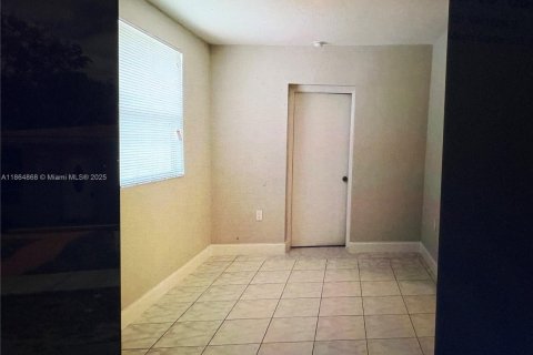 House in Miami Gardens, Florida 3 bedrooms, 135.08 sq.m. № 1893203 - photo 12