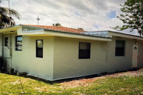 House in Miami Gardens, Florida 3 bedrooms, 135.08 sq.m. № 1893203 - photo 7