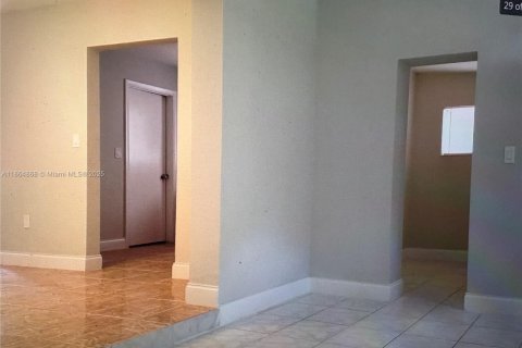 House in Miami Gardens, Florida 3 bedrooms, 135.08 sq.m. № 1893203 - photo 10