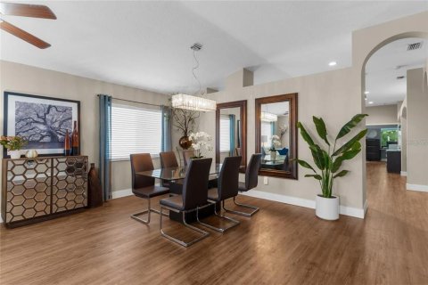 Villa ou maison à louer à Land O' Lakes, Floride: 4 chambres, 191.75 m2 № 2380663 - photo 6