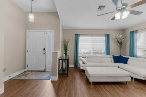 Villa ou maison à louer à Land O' Lakes, Floride: 4 chambres, 191.75 m2 № 2380663 - photo 4
